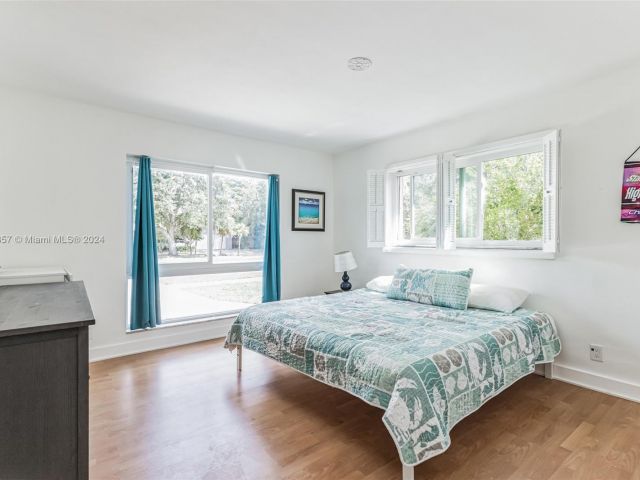 Продажа дома по адресу 633 N Crescent Dr - фото 5812460