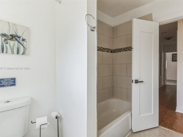 Продажа дома по адресу 633 N Crescent Dr - фото 5812461