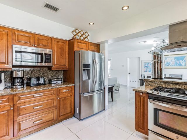 Продажа дома по адресу 633 N Crescent Dr - фото 5812465