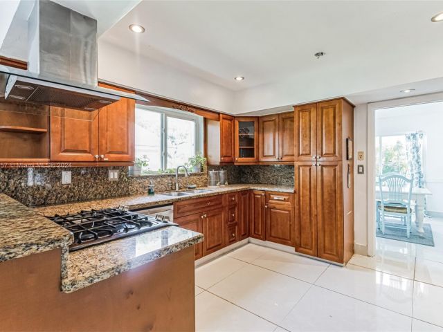 Продажа дома по адресу 633 N Crescent Dr - фото 5812467