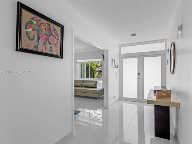 Продажа дома по адресу 633 N Crescent Dr - фото 5812471