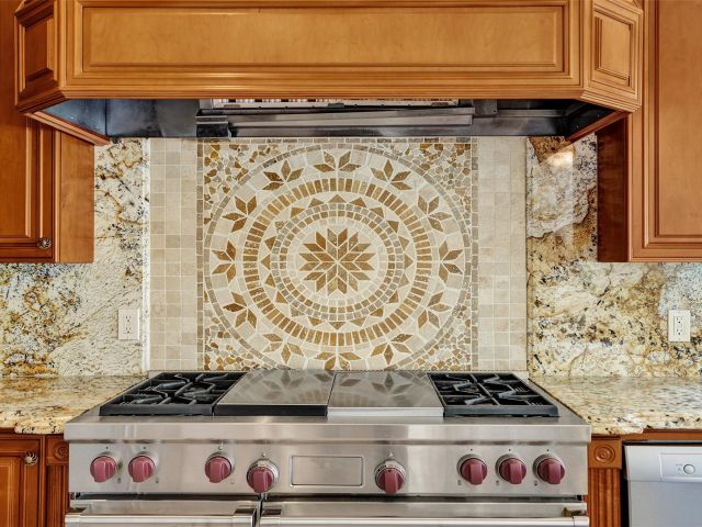 Продажа дома по адресу 3061 NE 43rd Street - фото 6280778