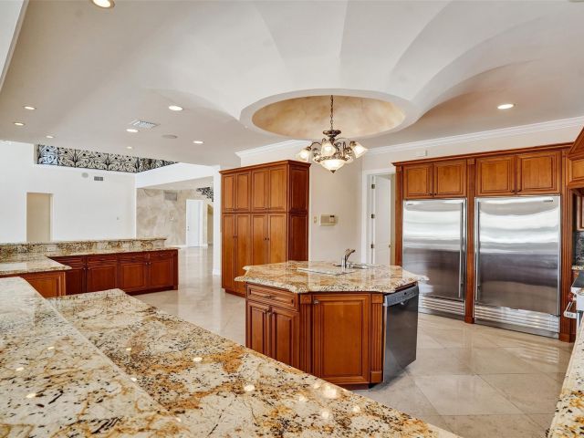 Продажа дома по адресу 3061 NE 43rd Street - фото 6280780