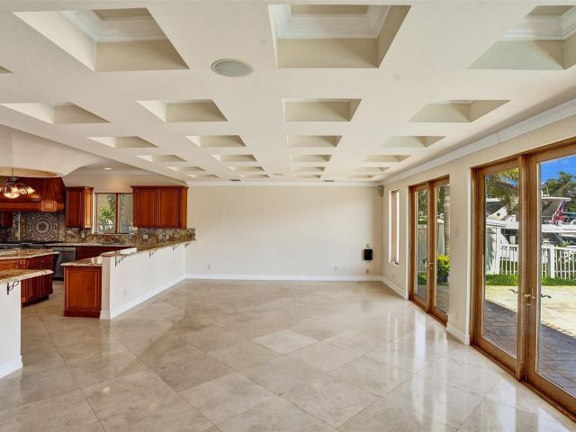 Продажа дома по адресу 3061 NE 43rd Street - фото 6280785