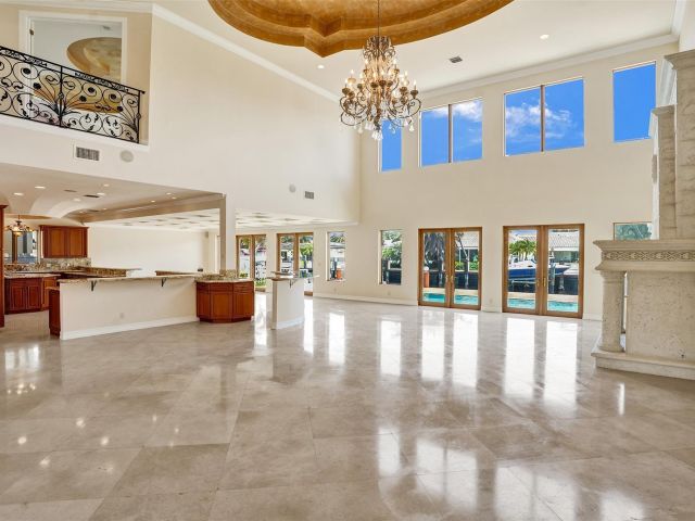 Продажа дома по адресу 3061 NE 43rd Street - фото 6280786