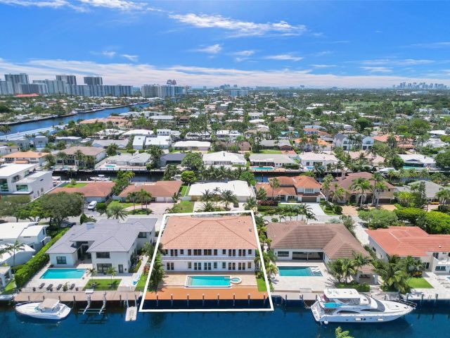 Продажа дома по адресу 3061 NE 43rd Street - фото 6280795