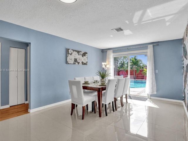 Продажа дома по адресу 208 SW 2nd Ave - фото 5523481