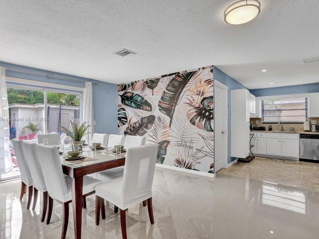 Продажа дома по адресу 208 SW 2nd Ave - фото 5523482