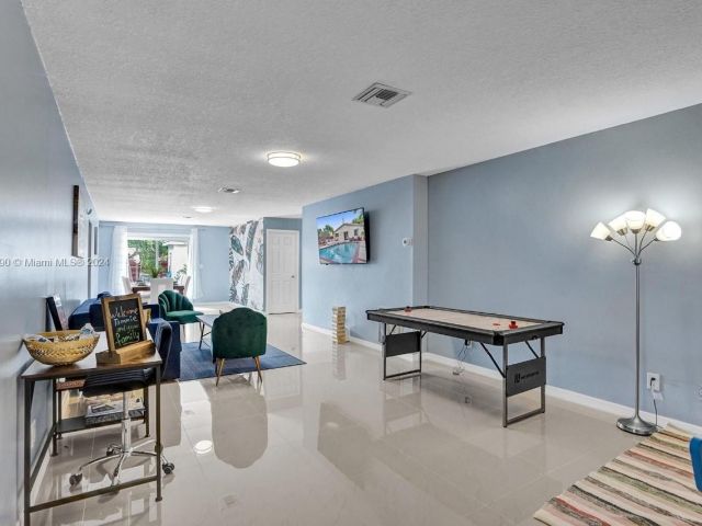 Продажа дома по адресу 208 SW 2nd Ave - фото 5523489