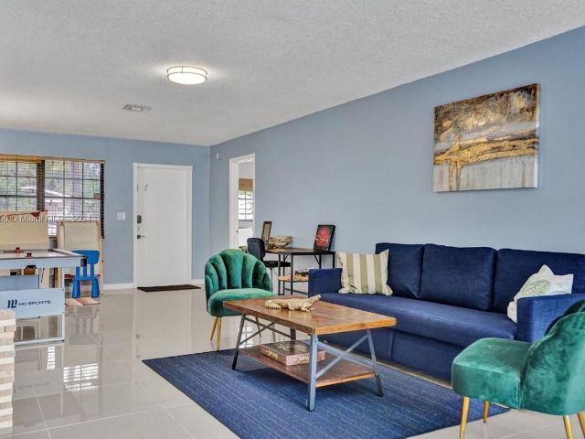 Продажа дома по адресу 208 SW 2nd Ave - фото 5523491