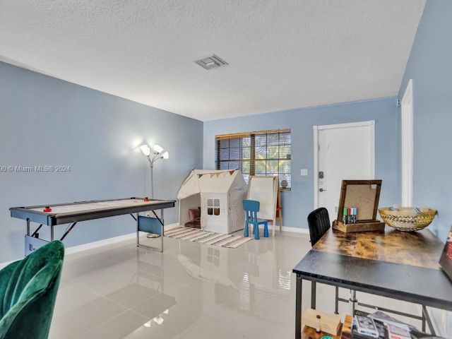 Продажа дома по адресу 208 SW 2nd Ave - фото 5523493