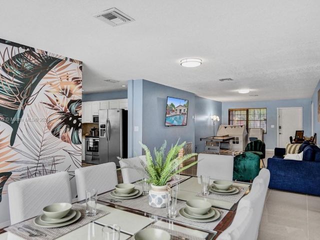 Продажа дома по адресу 208 SW 2nd Ave - фото 5523494