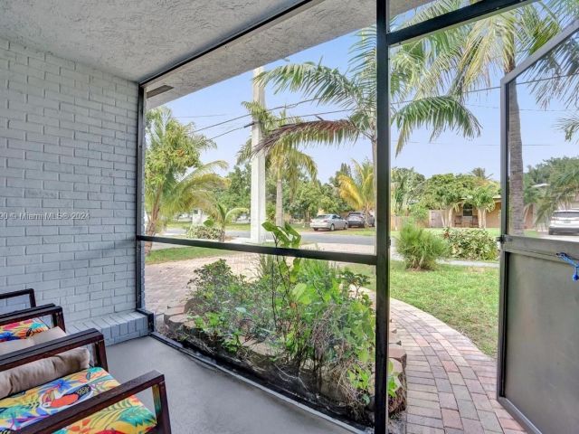 Продажа дома по адресу 208 SW 2nd Ave - фото 5523495