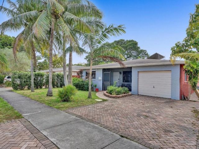 Продажа дома по адресу 208 SW 2nd Ave - фото 5523496