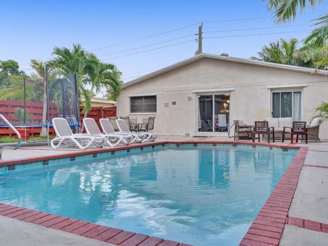 Продажа дома по адресу 208 SW 2nd Ave - фото 5523500