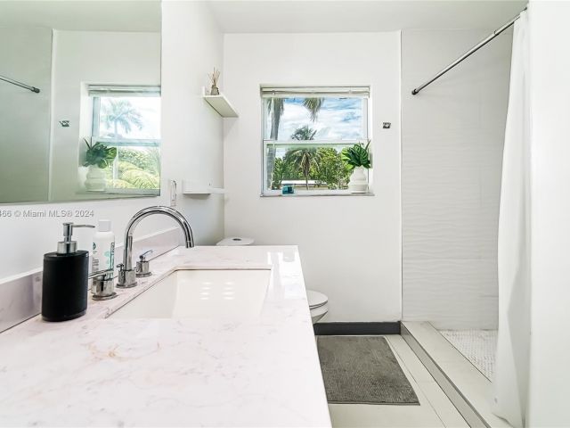 Продажа дома по адресу 216 SW 6th St - фото 5524820