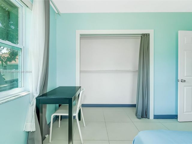 Продажа дома по адресу 216 SW 6th St - фото 5524825