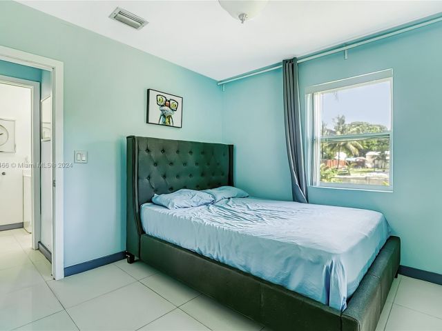 Продажа дома по адресу 216 SW 6th St - фото 5524826