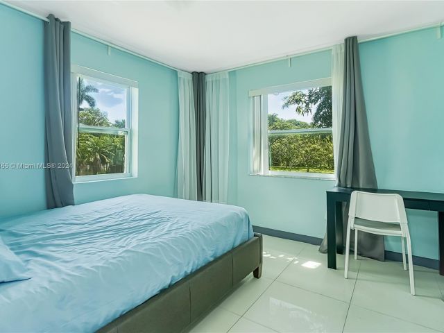 Продажа дома по адресу 216 SW 6th St - фото 5524828