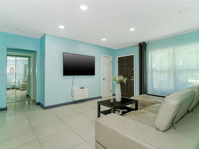 Продажа дома по адресу 216 SW 6th St - фото 5524830