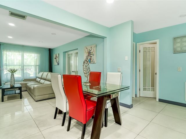 Продажа дома по адресу 216 SW 6th St - фото 5524833