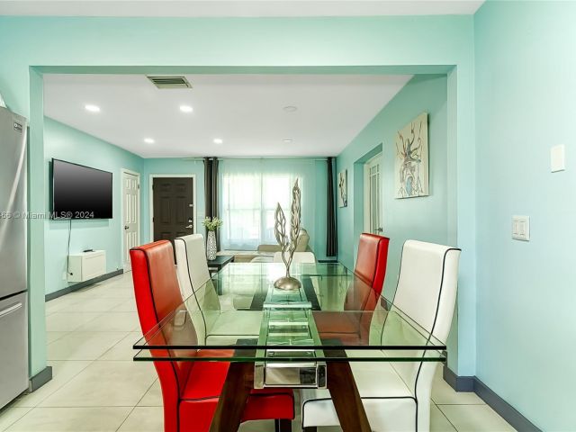 Продажа дома по адресу 216 SW 6th St - фото 5524834