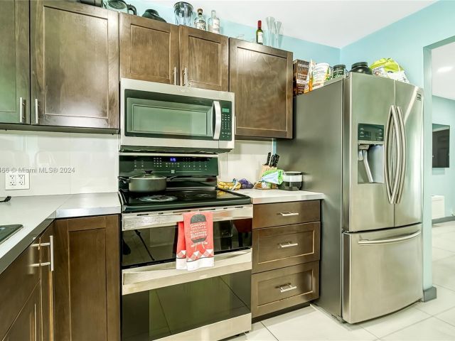 Продажа дома по адресу 216 SW 6th St - фото 5524835