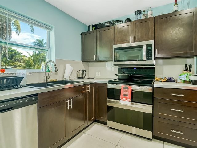 Продажа дома по адресу 216 SW 6th St - фото 5524836