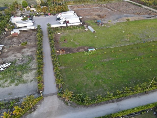 Продажа дома по адресу 17325 SW 188th St - фото 6022555