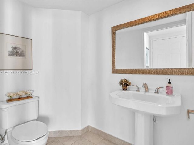 Продажа квартиры #1002 - фото 5796344