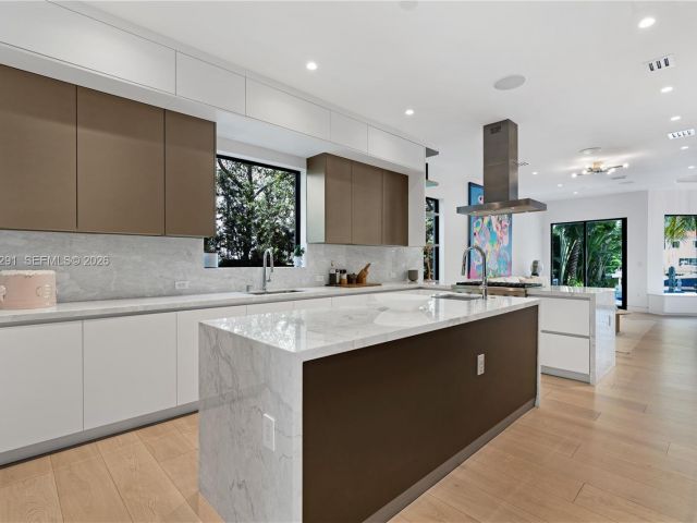 Продажа дома по адресу 4442 Prairie Ave - фото 7468615