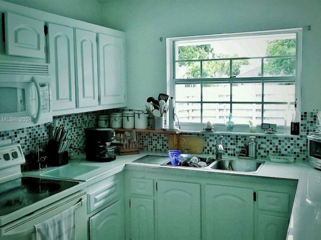 Продажа дома по адресу 14035 SW 103rd Ter - фото 5705024