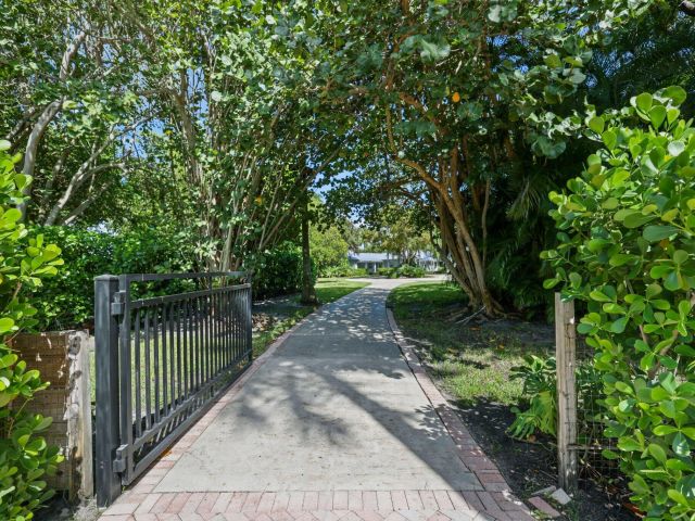 Продажа дома по адресу 920 Hibiscus Lane - фото 5808380