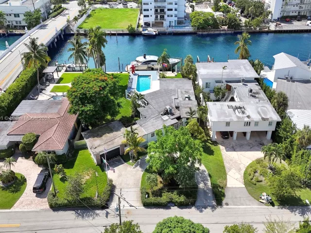 Продажа дома по адресу 1020 S Shore Dr - фото 5517475