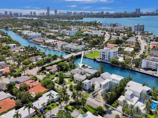 Продажа дома по адресу 1020 S Shore Dr - фото 5517467