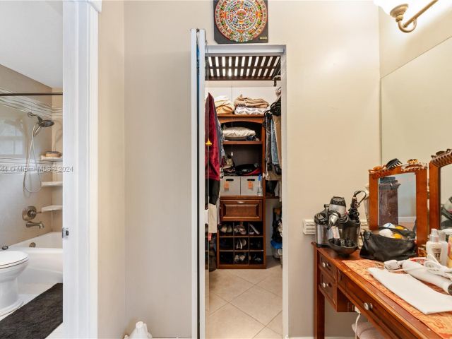 Продажа дома по адресу 1442 NW 20th St - фото 6064014