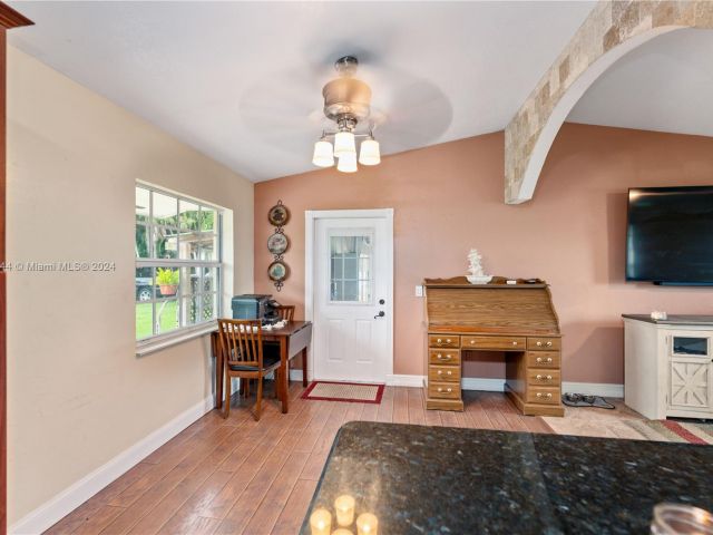 Продажа дома по адресу 1442 NW 20th St - фото 6064016