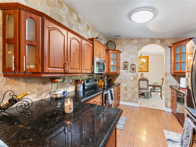 Продажа дома по адресу 1442 NW 20th St - фото 6064018