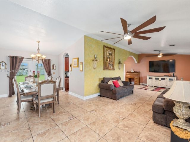 Продажа дома по адресу 1442 NW 20th St - фото 6064022