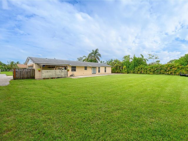 Продажа дома по адресу 1442 NW 20th St - фото 6064024