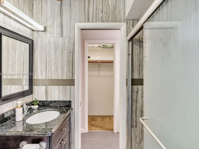 Продажа дома по адресу 2210 N 54th Ave - фото 5532267