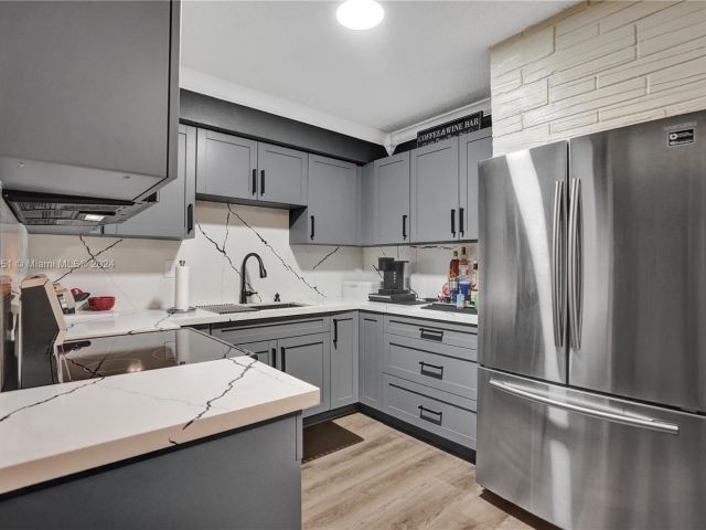 Продажа дома по адресу 770 NW 175th Dr - фото 5714778