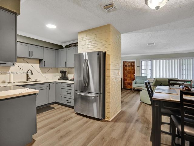 Продажа дома по адресу 770 NW 175th Dr - фото 5714781