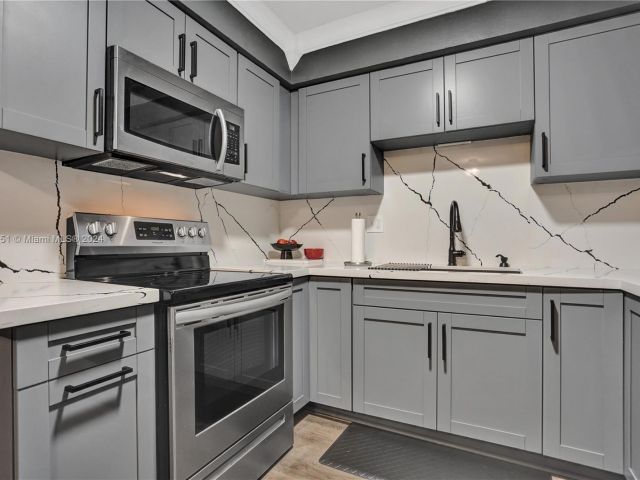 Продажа дома по адресу 770 NW 175th Dr - фото 5714782