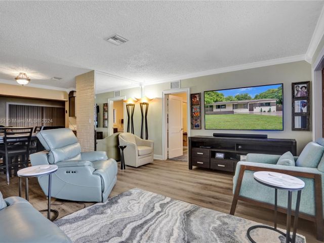 Продажа дома по адресу 770 NW 175th Dr - фото 5714786