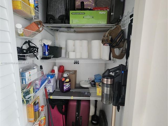 Продажа дома по адресу 1025 NE 13th Ave - фото 5774756