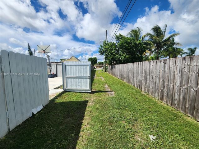 Продажа дома по адресу 1025 NE 13th Ave - фото 5774759