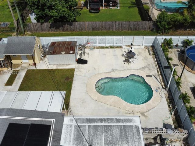 Продажа дома по адресу 1025 NE 13th Ave - фото 5774762