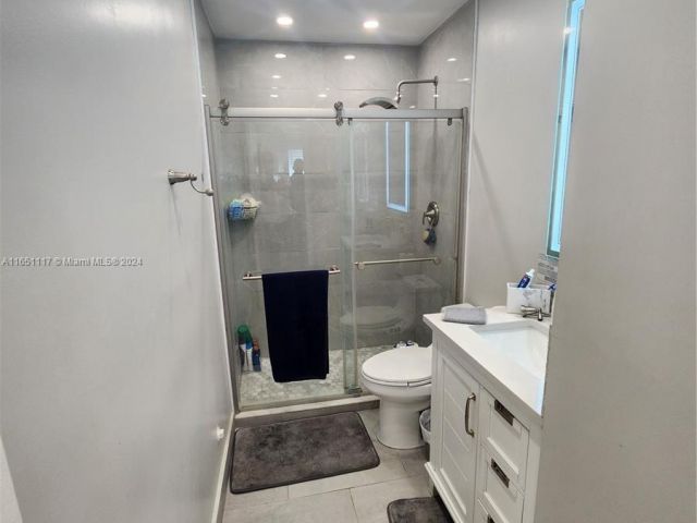 Продажа дома по адресу 1025 NE 13th Ave - фото 5774767