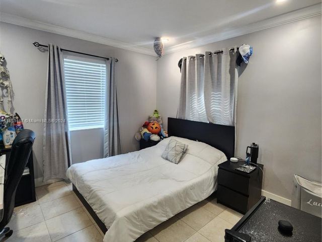 Продажа дома по адресу 1025 NE 13th Ave - фото 5774768
